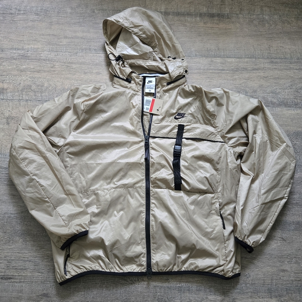 Nike Tech Woven Lined Loose Fit Packable Jacket Beige Men Size Large FB7903-247